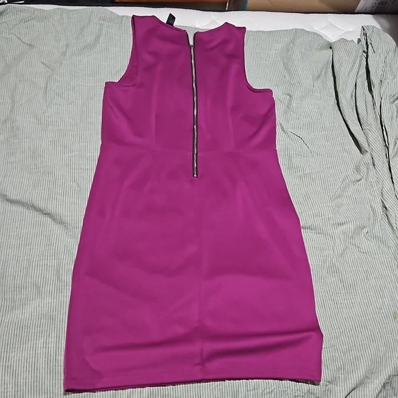 Dress - Picture 4 of 4